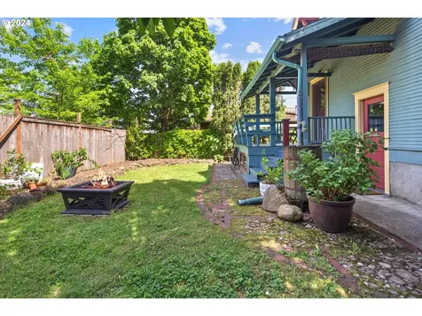 7603 SE Ellis Street Portland OR 97206