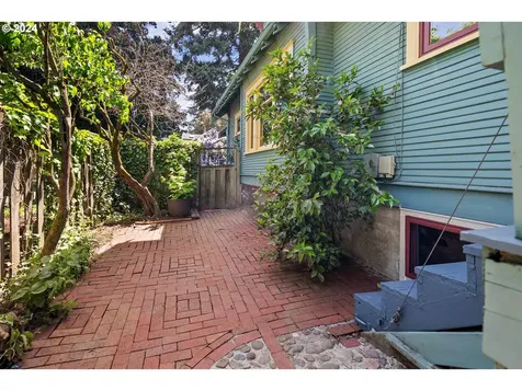7603 SE Ellis Street Portland OR 97206