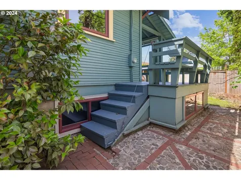 7603 SE Ellis Street Portland OR 97206
