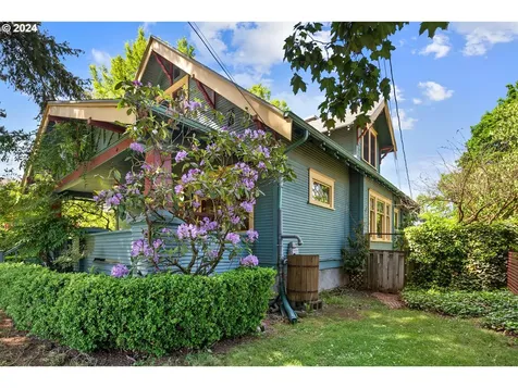 7603 SE Ellis Street Portland OR 97206