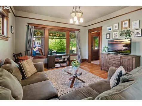 7603 SE Ellis Street Portland OR 97206