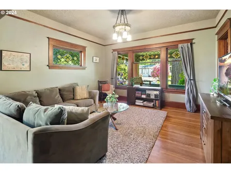 7603 SE Ellis Street Portland OR 97206