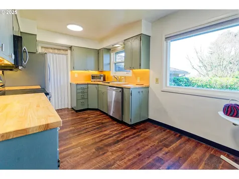 6312 SW Lesser Way Portland OR 97219