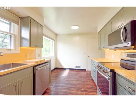 6312 SW Lesser Way Portland OR 97219