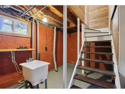 6012 NE 6th Avenue Portland OR 97211