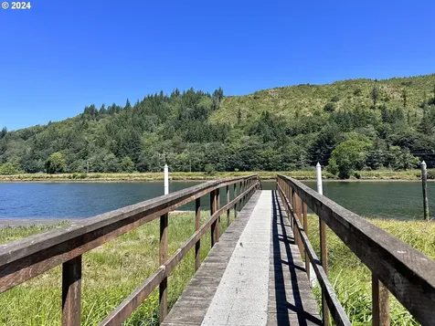 4587 E Alsea Highway Waldport OR 97394