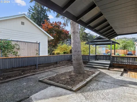 42 SE 74th Avenue Portland OR 97215