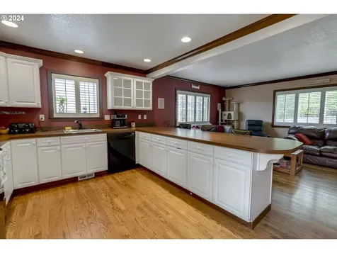 609 Se Acacia Lane Gresham OR 97080