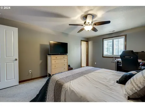 609 Se Acacia Lane Gresham OR 97080
