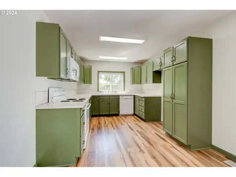 8626 Ne Thompson Street Portland OR 97220