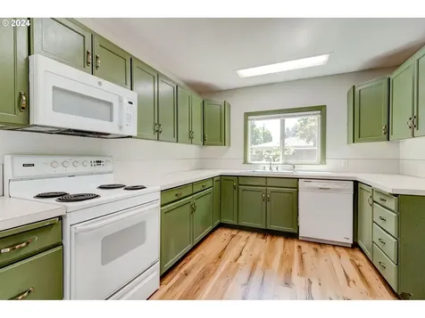8626 Ne Thompson Street Portland OR 97220
