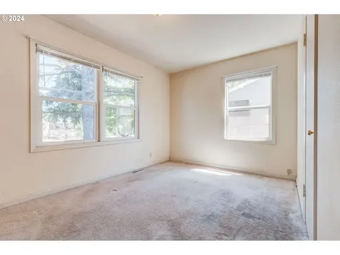 8626 Ne Thompson Street Portland OR 97220