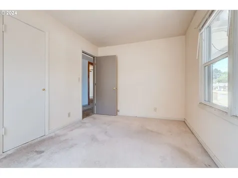 8626 Ne Thompson Street Portland OR 97220