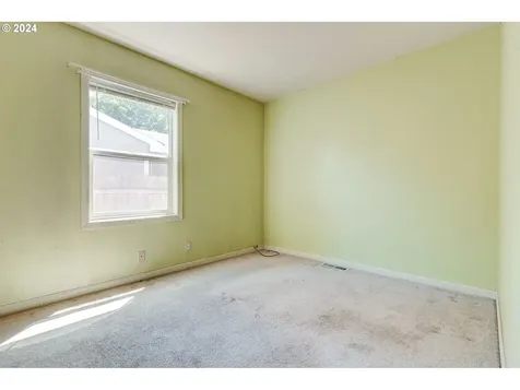 8626 Ne Thompson Street Portland OR 97220