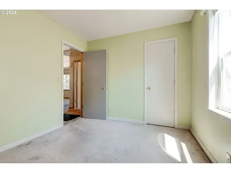 8626 Ne Thompson Street Portland OR 97220