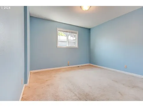8626 Ne Thompson Street Portland OR 97220