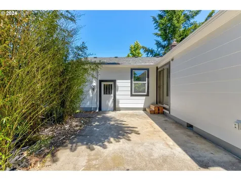 8626 Ne Thompson Street Portland OR 97220