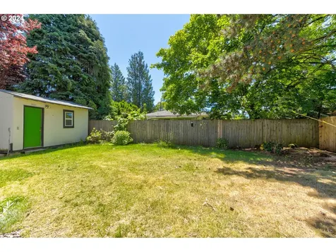 8626 Ne Thompson Street Portland OR 97220