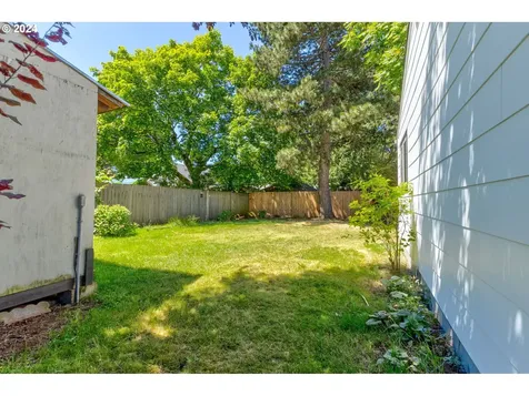 8626 Ne Thompson Street Portland OR 97220