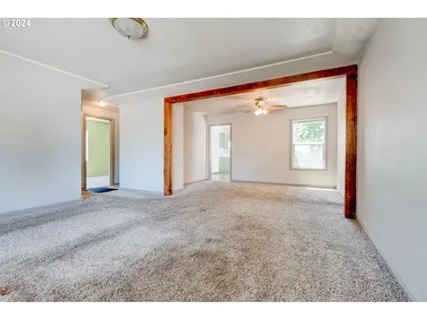 8626 Ne Thompson Street Portland OR 97220