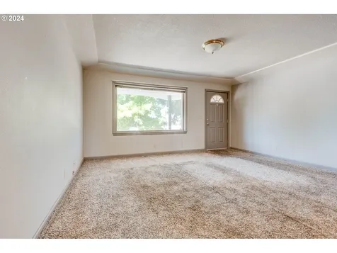 8626 Ne Thompson Street Portland OR 97220
