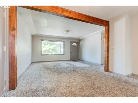 8626 Ne Thompson Street Portland OR 97220