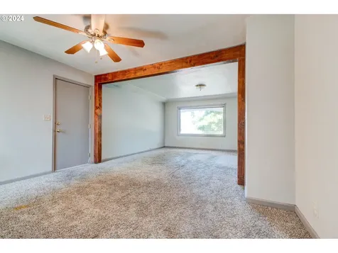 8626 Ne Thompson Street Portland OR 97220