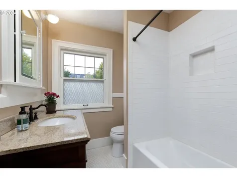 1935 N Willamette Boulevard Portland OR 97217