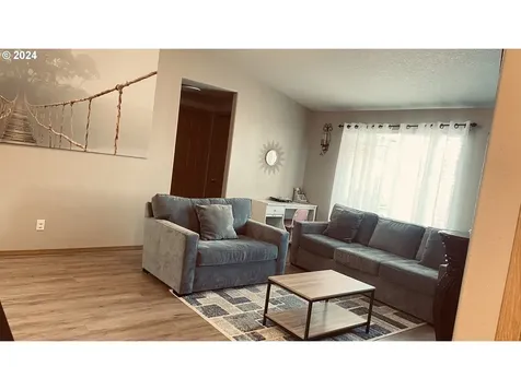1036 Molokai Street Se Salem OR 97317