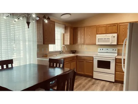 1036 Molokai Street Se Salem OR 97317
