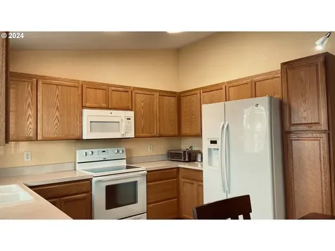 1036 Molokai Street Se Salem OR 97317