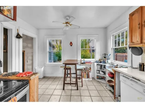 8238 N Hurst Avenue Portland OR 97203