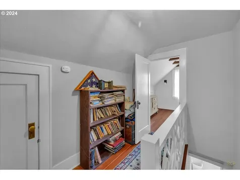 8238 N Hurst Avenue Portland OR 97203