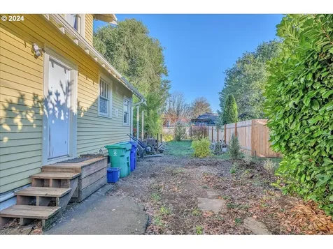 8238 N Hurst Avenue Portland OR 97203