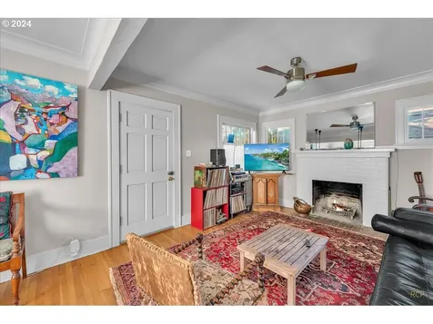 8238 N Hurst Avenue Portland OR 97203