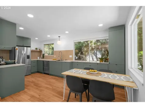9649 Sw 49th Avenue Portland OR 97219
