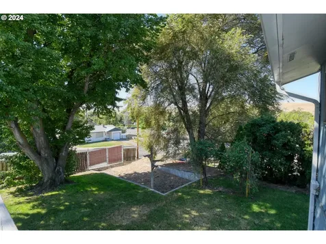 3239 SW Isaac Avenue Pendleton OR 97801