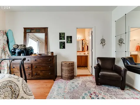 1096 Throne Drive Eugene OR 97402