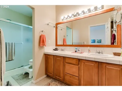 1096 Throne Drive Eugene OR 97402