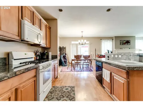1096 Throne Drive Eugene OR 97402