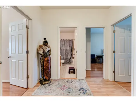 1096 Throne Drive Eugene OR 97402