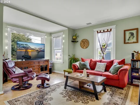 1419 9th Street Astoria OR 97103