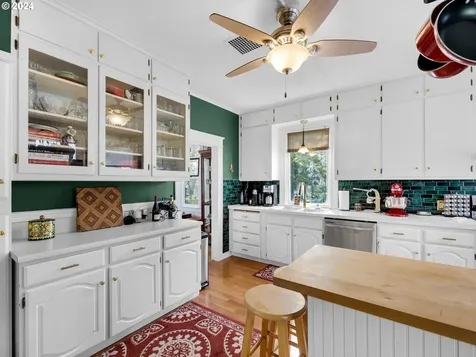 1419 9th Street Astoria OR 97103