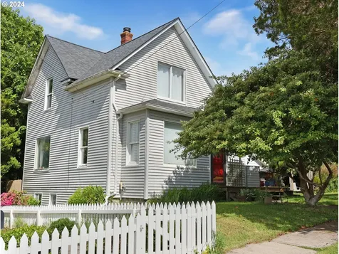1419 9th Street Astoria OR 97103