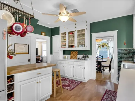 1419 9th Street Astoria OR 97103
