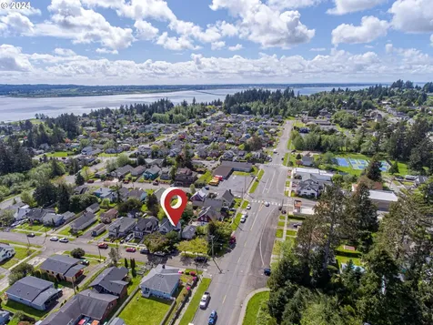 1419 9th Street Astoria OR 97103