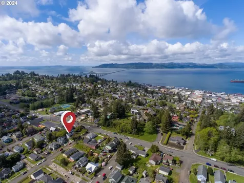 1419 9th Street Astoria OR 97103