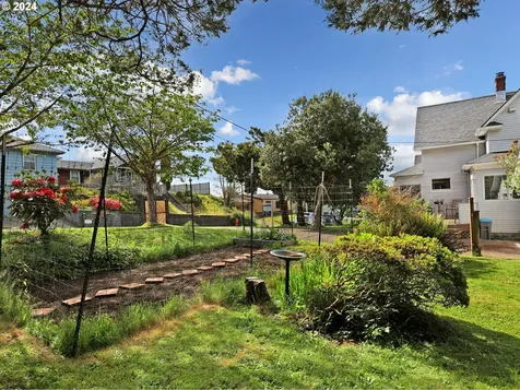 1419 9th Street Astoria OR 97103