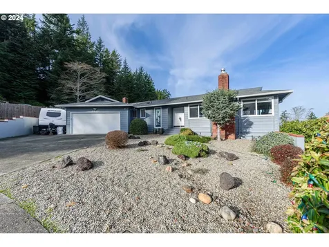 2230 Maine Court North Bend OR 97459