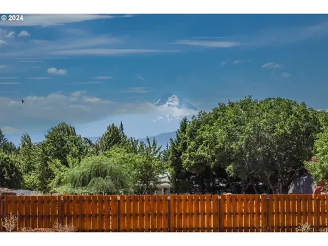 133 SW Peck Road White Salmon WA 98672